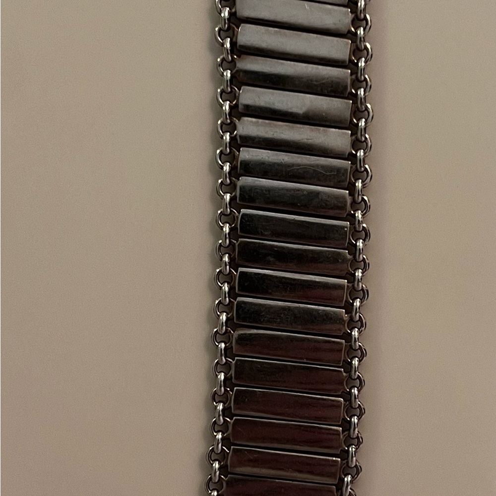 Lois Hill Beautifully detailed and elegant in 925 silver. - Picture 2 of 6